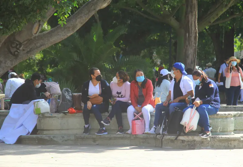 Personas con cubreboca 
