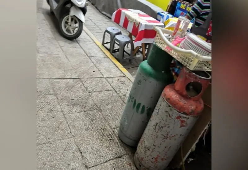 Tanques de gas en puesto del centro de Oaxaca