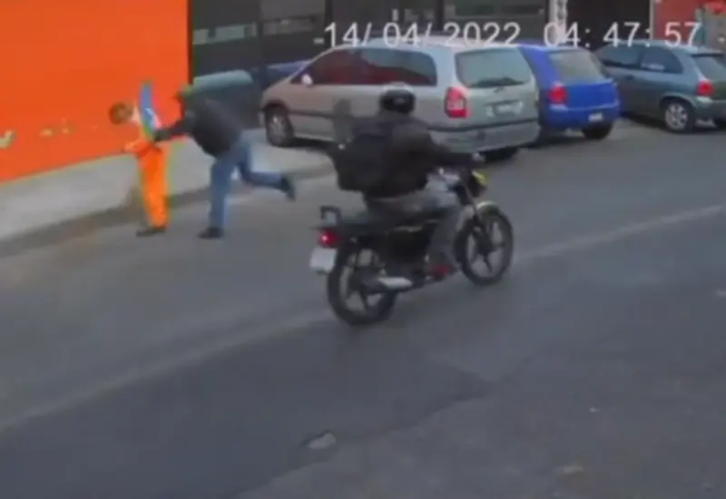 Golpiza a trabajador de limpieza