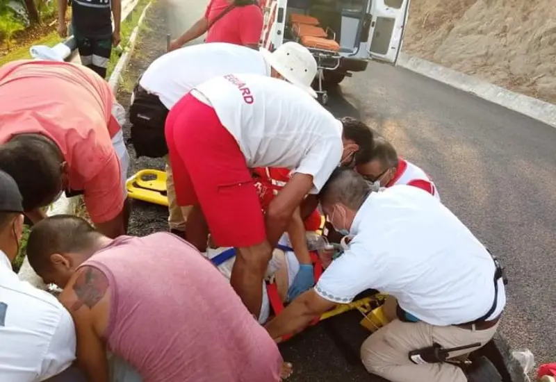 paramédicos_atendiendo_accidente