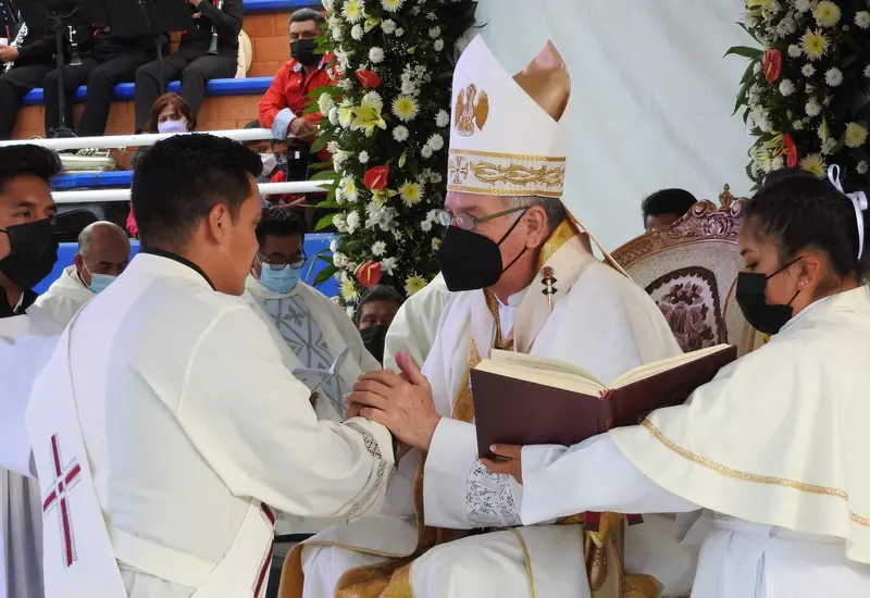 arzobispo_en_misa_de_ordenacion