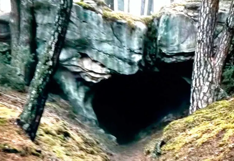 cueva-oscura 