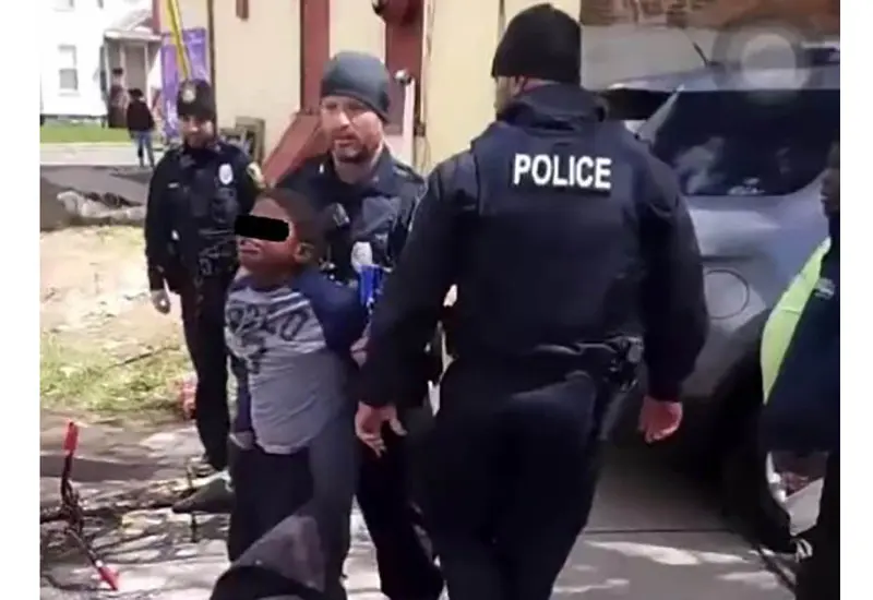 Arrestan a niño
