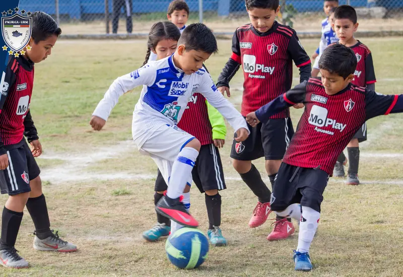 niños_jugando_fut