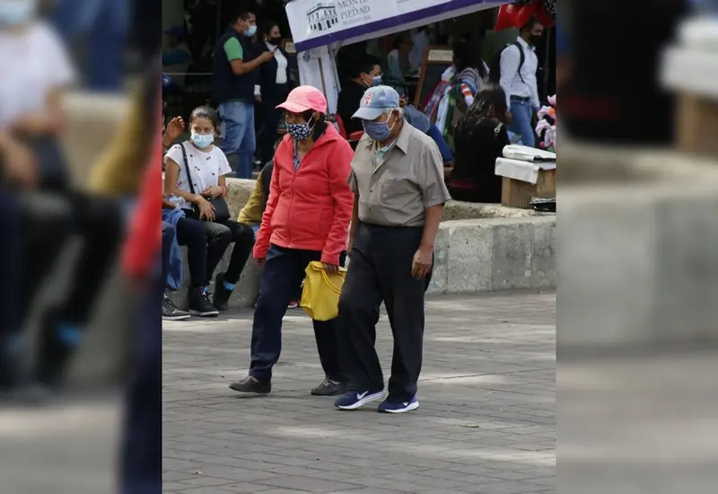 personas-caminando
