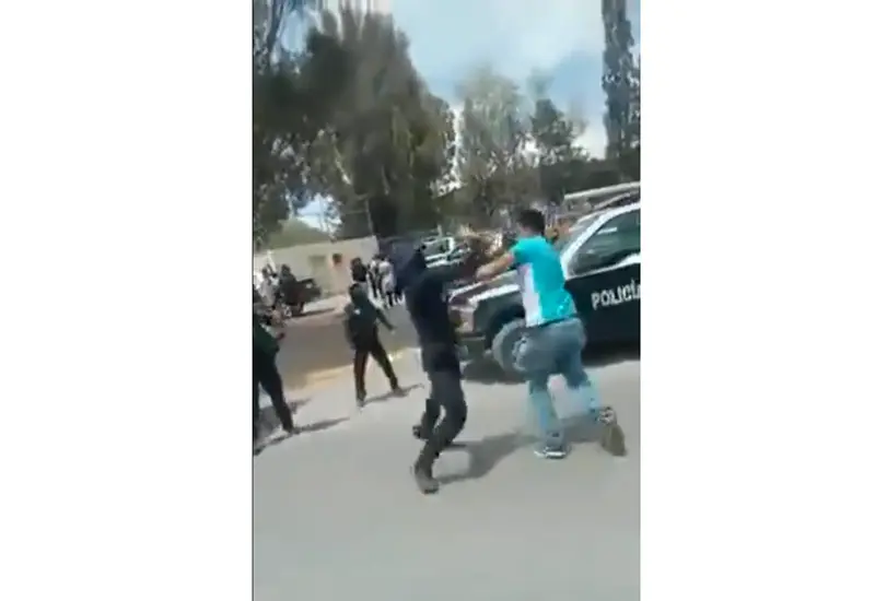 Riña con policía