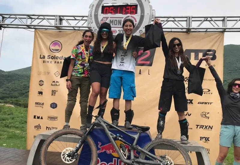 La juvenil oaxaqueña Cecilia Ochoa subió a lo más alto del podio en la categoría open woman