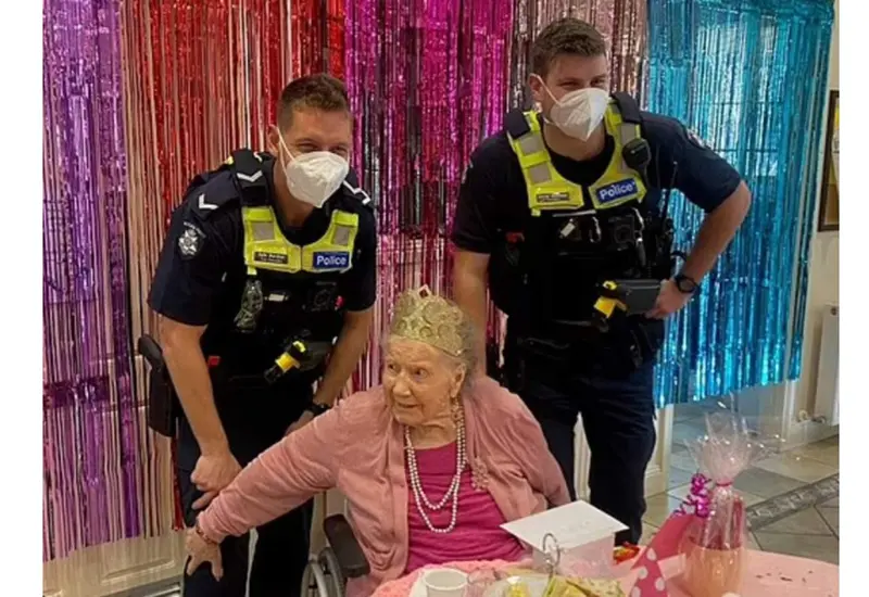 Mujer cumple cien años