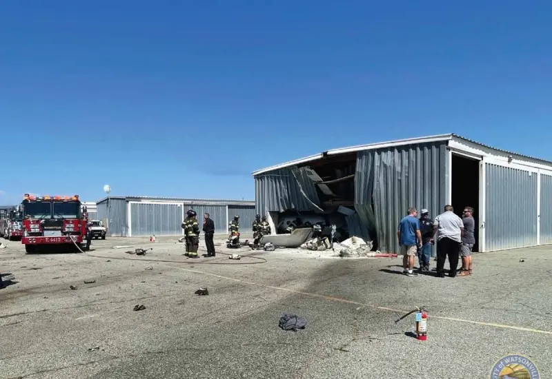 Chocan avionetas en California