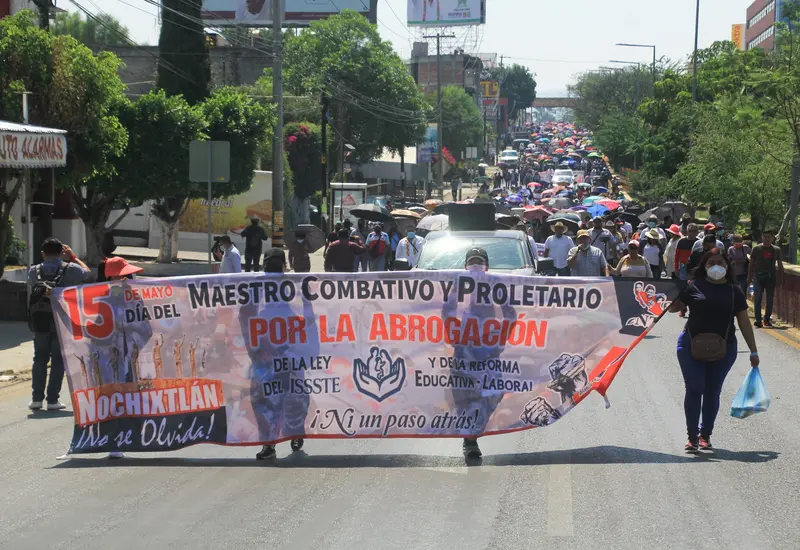 maestros_marchando