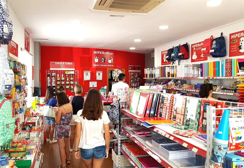 familia_comprando_utiles