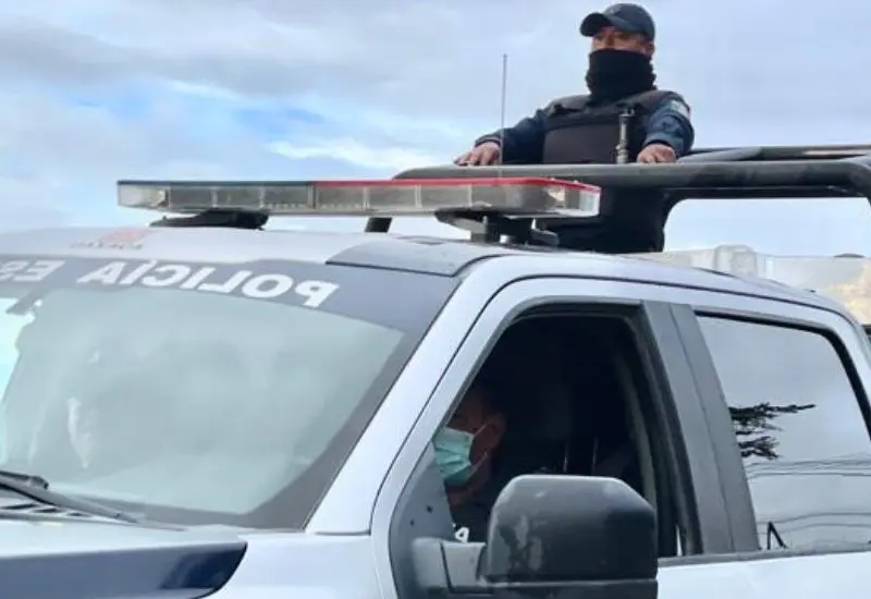 policías