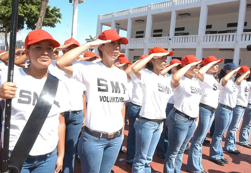 Mujeres en el servicio militar nacional