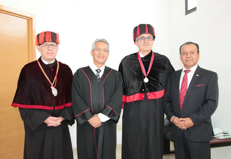 La magna ceremonia fue realizada en el auditorio del Tribunal Superior de Justicia, encabezada por el magistrado presidente Eduardo Pinacho Sánchez (segundo de izquierda a derecha).