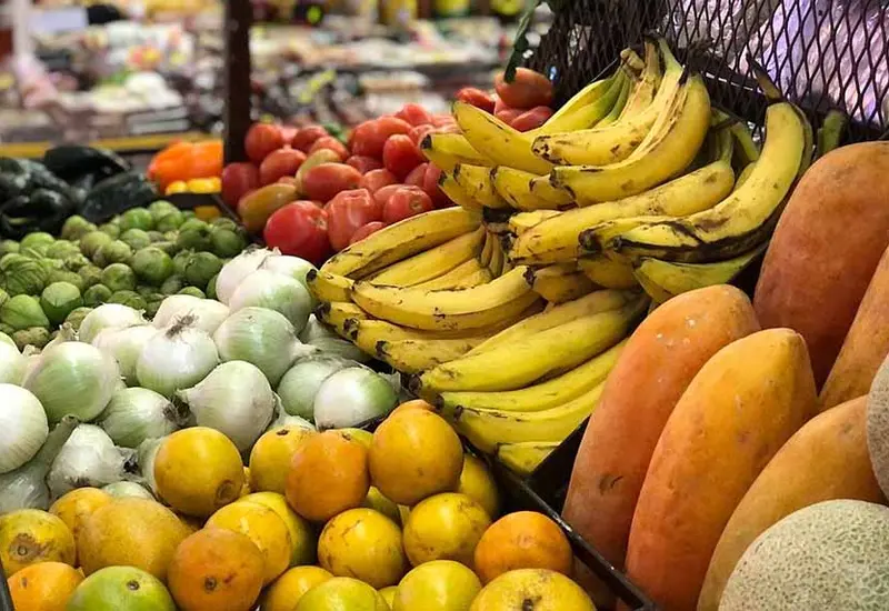 Profeco informa de los lugares con los precios de la canasta básica más accesibles y más costosas por regiones en el país.
