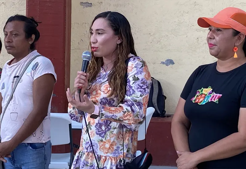 Personalidades en la ceremonia de bienvenida en San Blas Atempa.