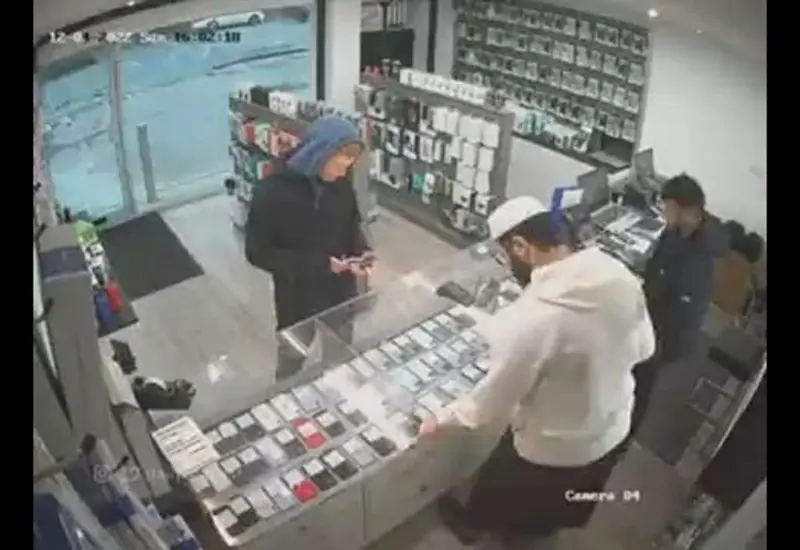 El ladrón nunca imaginó que la puerta estaría cerrada con seguro.