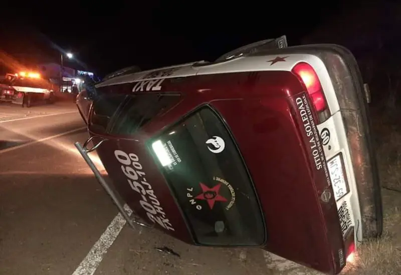 taxi_abandonado_volcado1