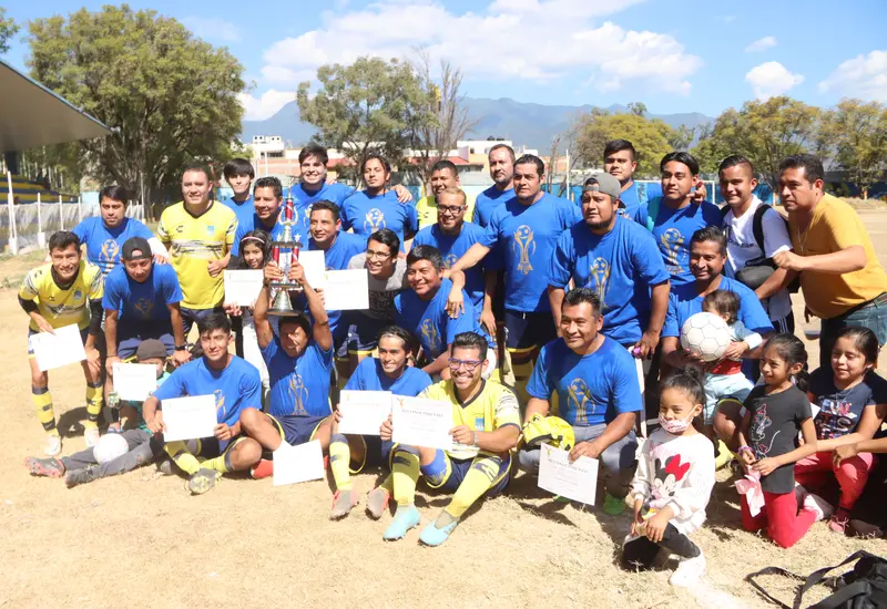 Tigres del STEUABJO se proclamó campeón de la Liga Mejor Futbol de Oaxaca.