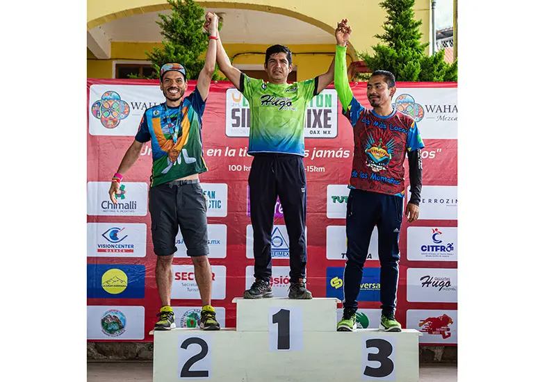 Salvador Altamirano, de Santa María Yavesía, Oaxaca requirió de un tiempo de 14 horas con 16 minutos y 54 segundos, para proclamarse campeón de los extenuantes 100 kilómetros.