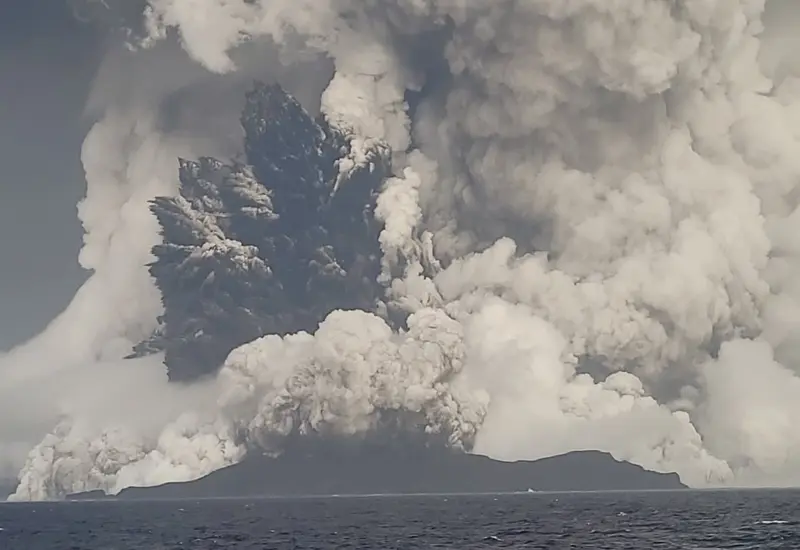erupción volcán isla de Tonga