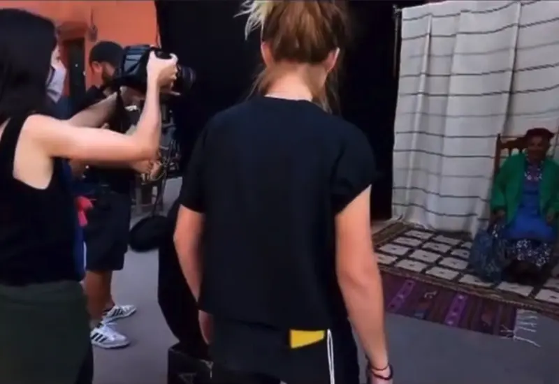 Personas tomando fotos