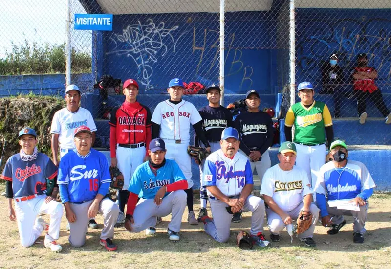 beisbolistas-de-oaxaca-posan-para-foto