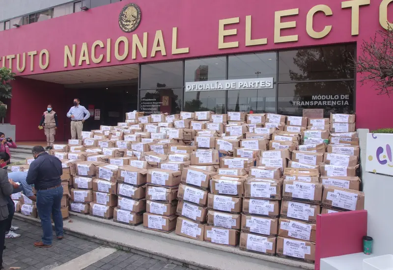 Paquetes de boletas en el INE