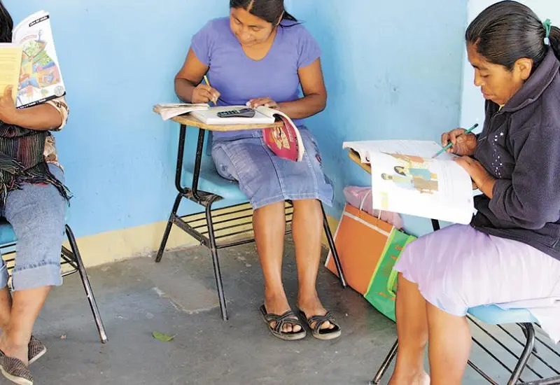 mujeres-en-la-escuela