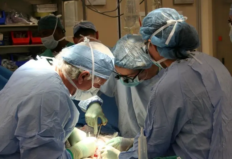 médicos_en_operacion