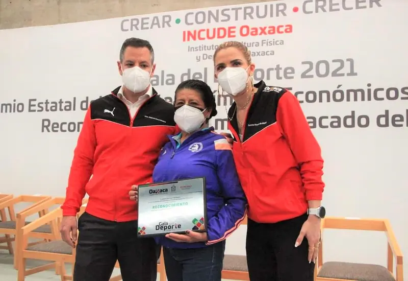 reconocen-30-años-de-esfuerzo-de-maratonista-en-oaxaca 