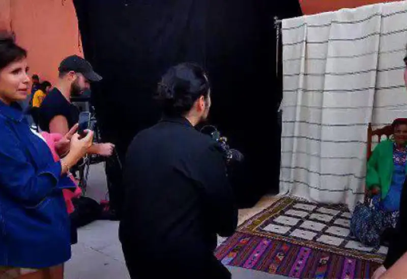 Personal de Sézane ofreció a mujeres indígenas que trabajan en el mercado de Teotitlán del Valle la cantidad de 200 pesos por participar en su campaña.