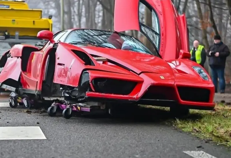 ferrari_enzo_chocado