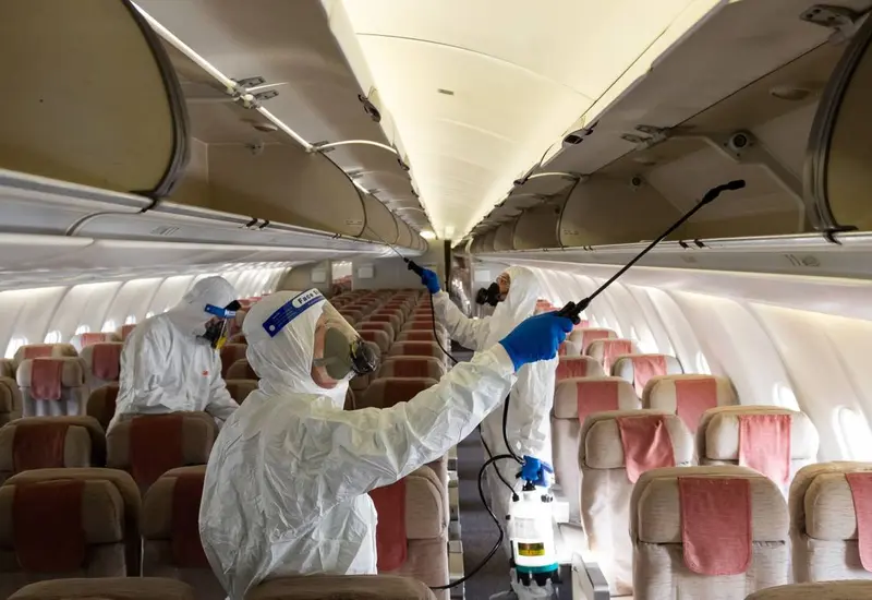 Médicos a bordo de un avión