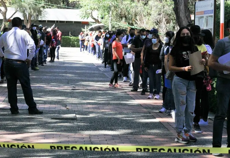 Fila de maestros