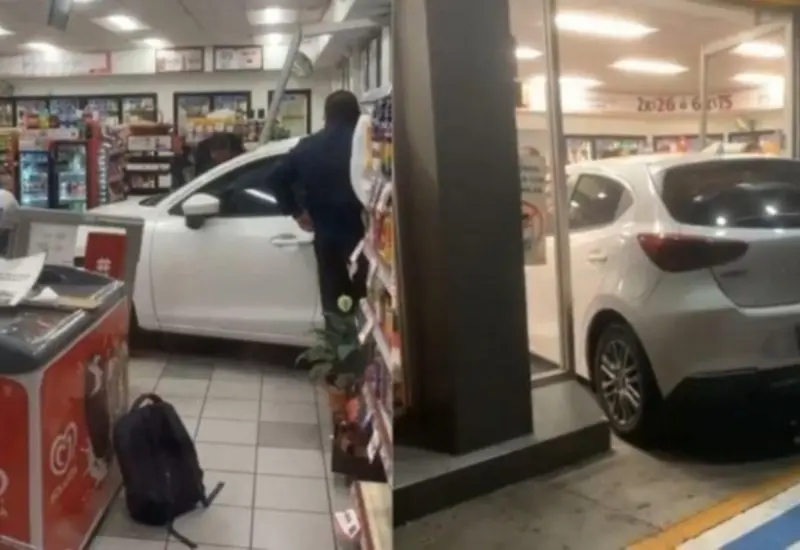 Al introducir la unidad de motor destrozó la puerta del local y causó pánico en el personal. 