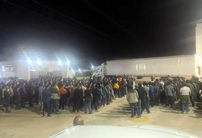 Migrantes hacinados