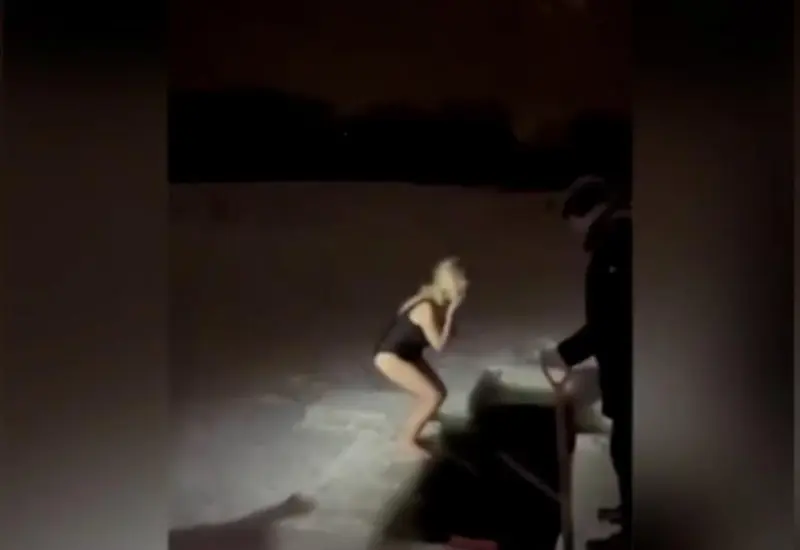 mujer_salta_a_rio_congelado