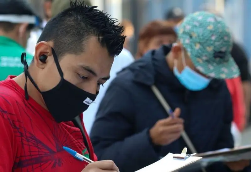 Persona buscando trabajo.
