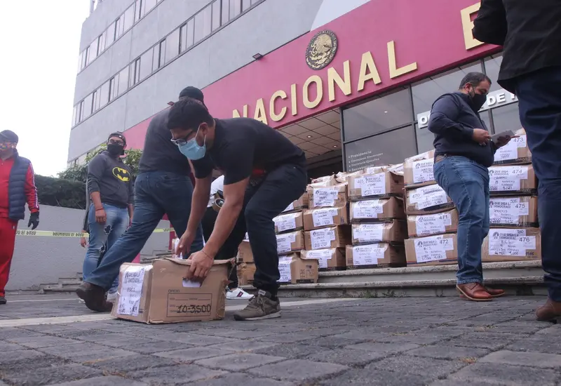 personal-del-ine-con-boletas-electorales