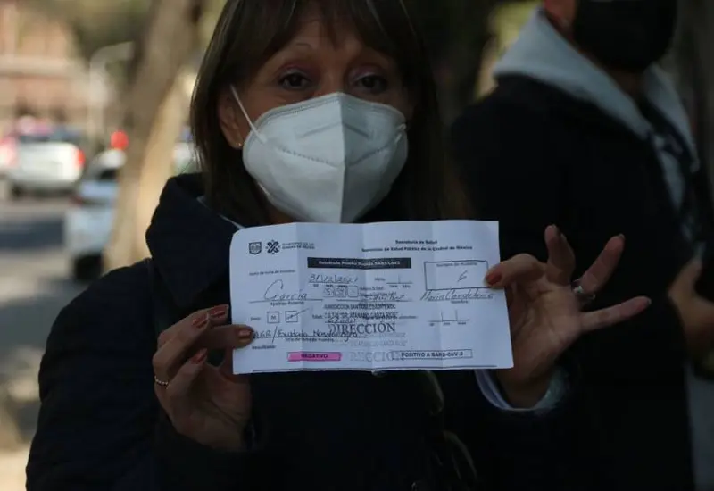 Existen dos tipos de pruebas para detectar COVID 19: la de Reacción en Cadena de la Polimerasa (PCR por sus siglas en inglés) y la de antígeno.