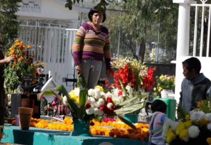 tumba_con_flores