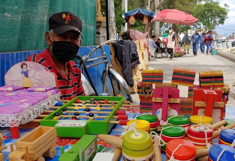 Vendedor de juguetes artesanales