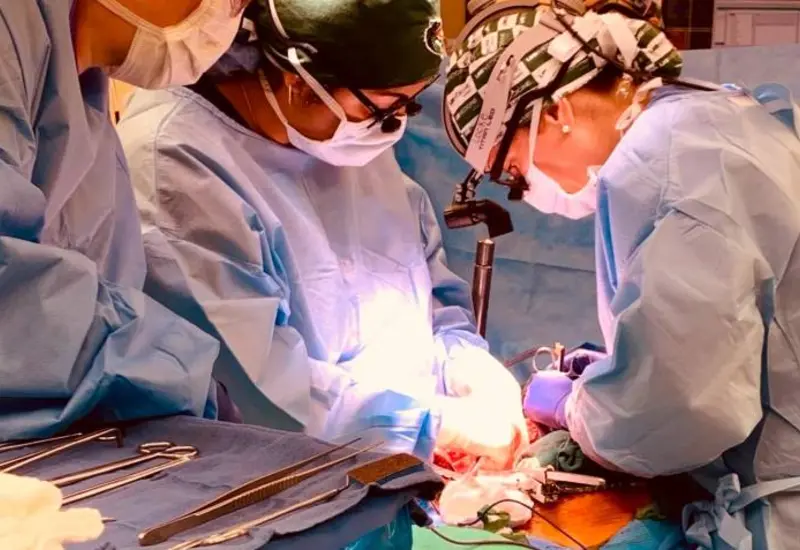 medicos_realizan_trasplante