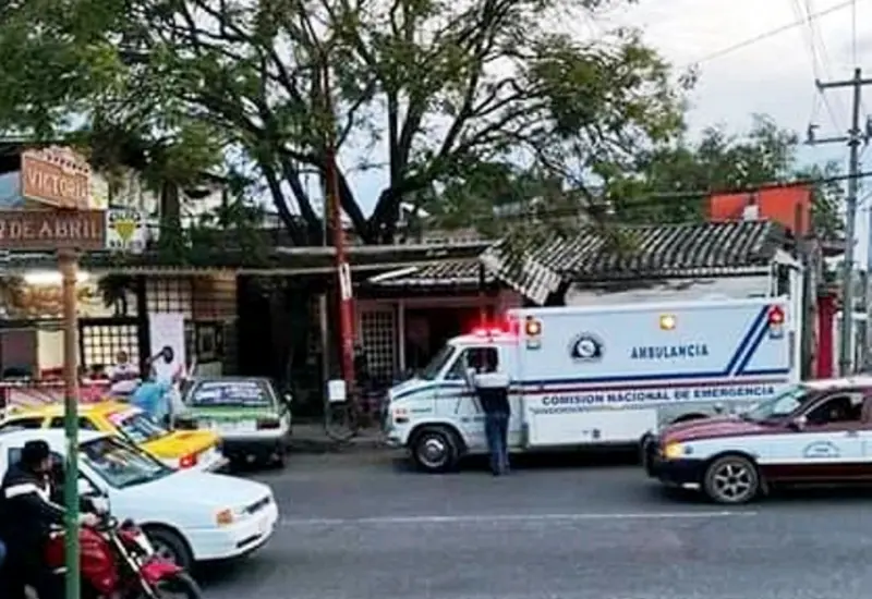 ambulancia-atiende-choque-en-huajuapan