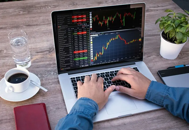 computadora-finanzas