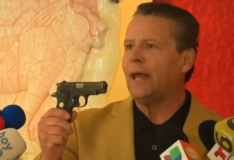 adame_muestra_arma