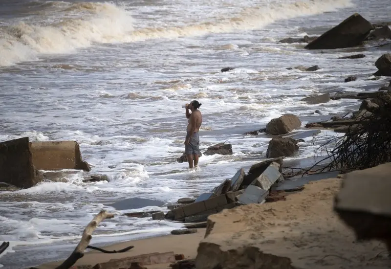 hombre_frente_al_mar