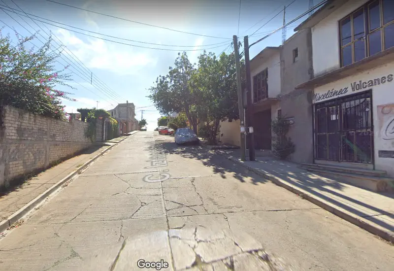 calle-en-colonia-volcanes