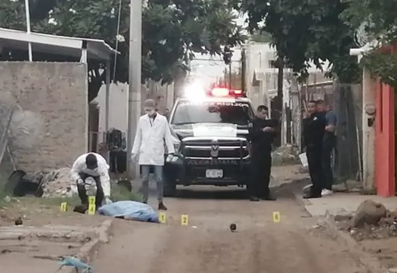 calle-con-peritos-y-policias